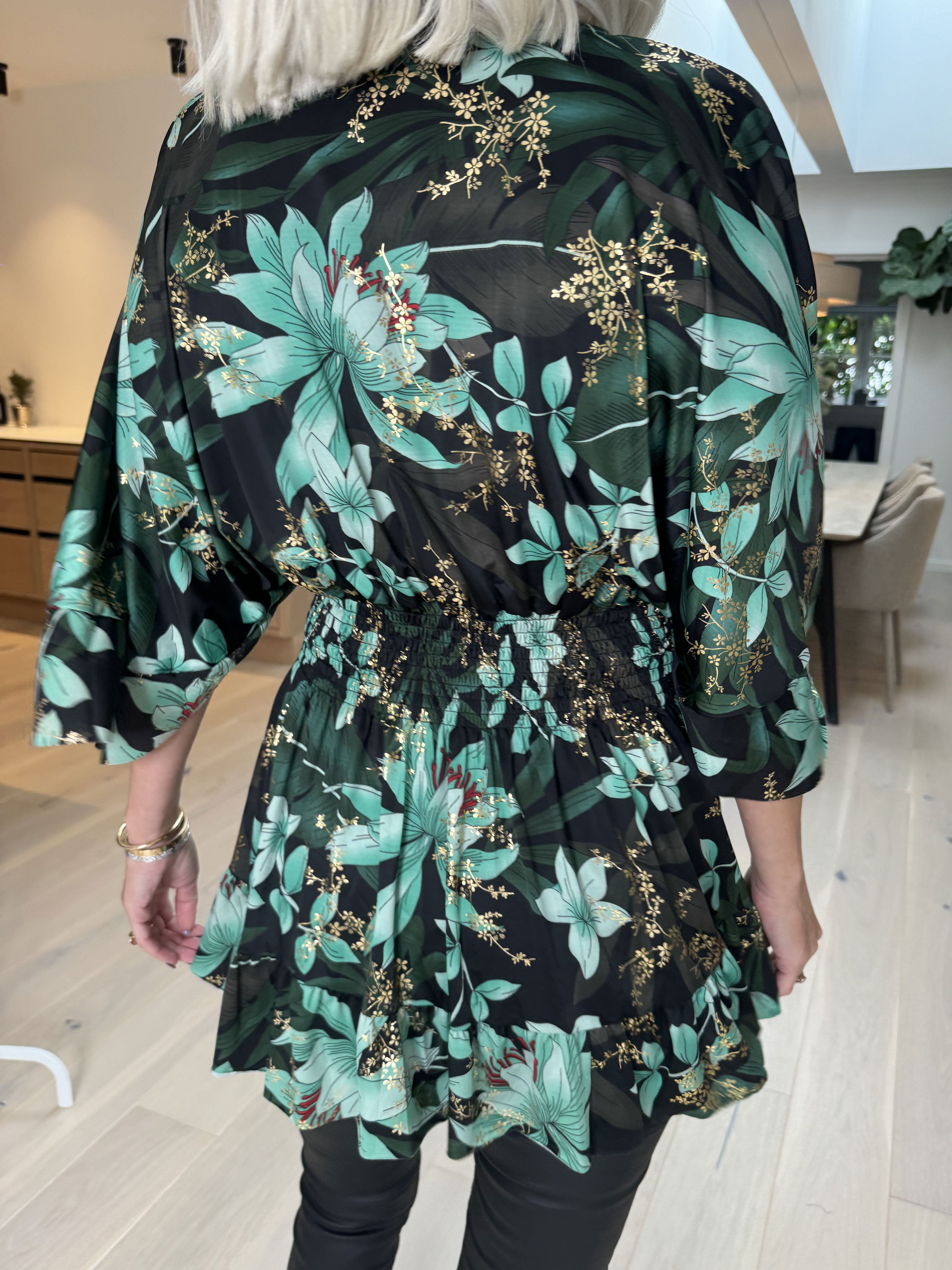 Pamela Gold Flower Shirt - Sød tunika med smock og flæser